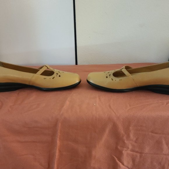 BRAND NEW Ladies Thom McAn Leather Step-In Flat Size 7 Camel Color - Picture 7 of 11